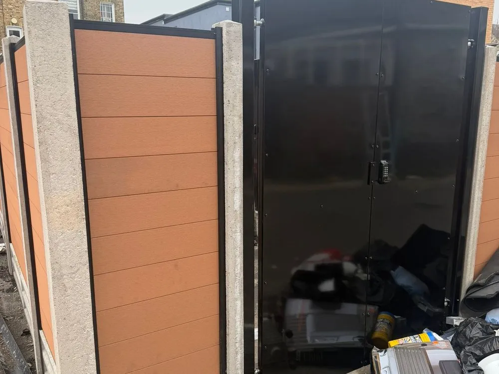 Composite and steel access gate to a side entrance