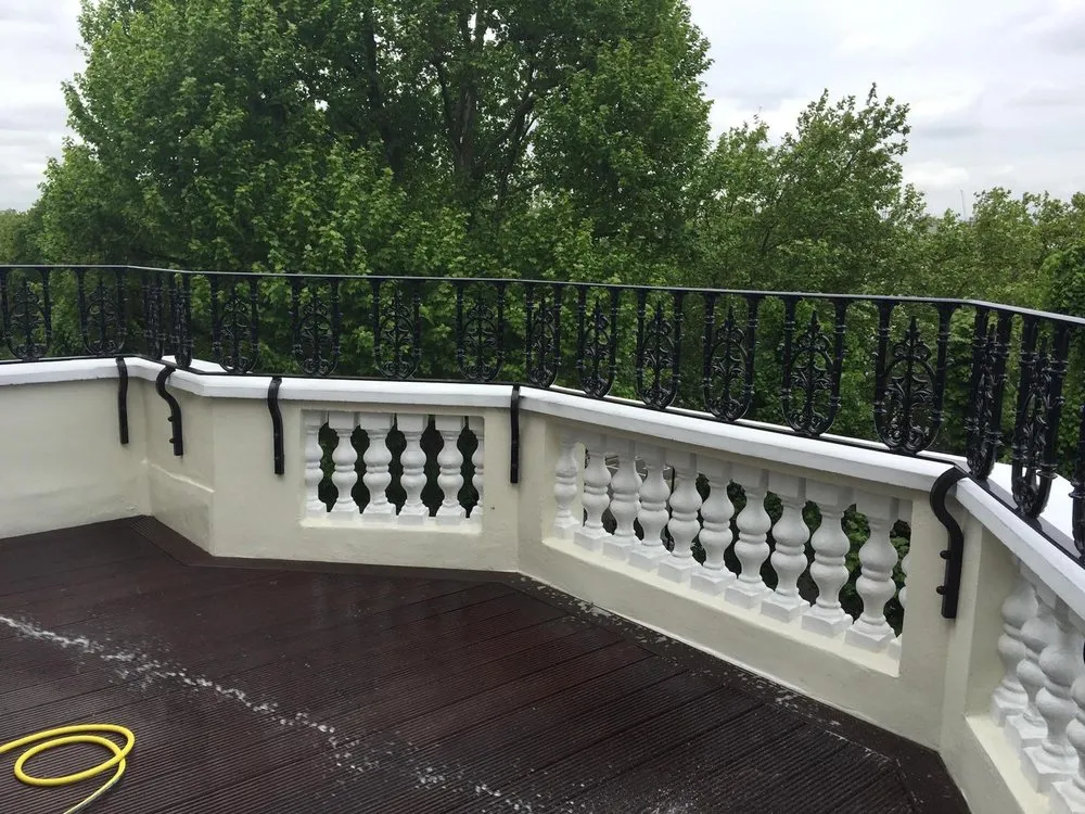 Balcony balustrade with cast spindles above a roof terrace